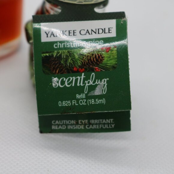 Festive scents of Christmas Pine and Autumn Pumpkin Yankee Candle plug-in refill - Picture 2 of 4